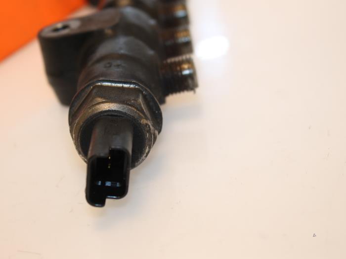 Fuel injector nozzle from a Ford Focus C-Max 1.6 TDCi 16V 2005
