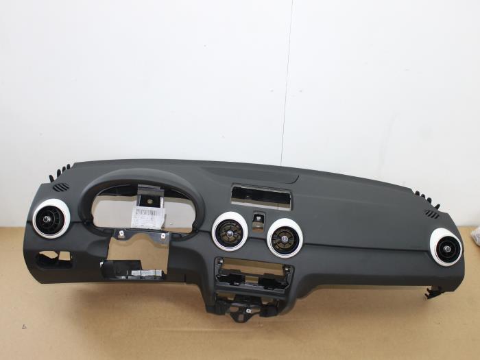 Usados Salpicadero Audi A1 (8X1/8XK) 1.4 TFSI 16V 185 Precio € 544,50 IVA incluido ofrecido por Van Gils Automotive