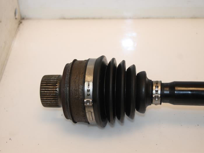 Front drive shaft, right from a Audi Q5 (8RB) 2.0 TDI 16V Quattro 2012