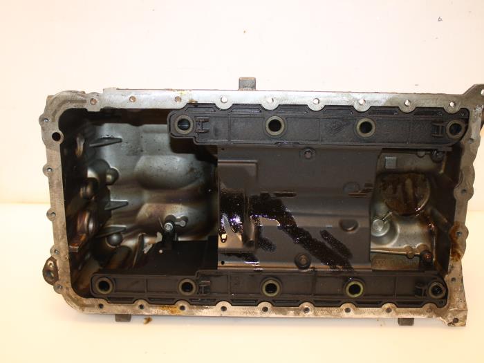 Usagé Couvercle carter Porsche Cayenne (9PA) 4.5 V8 32V Turbo Prix € 80,00 Règlement à la marge proposé par Van Gils Automotive