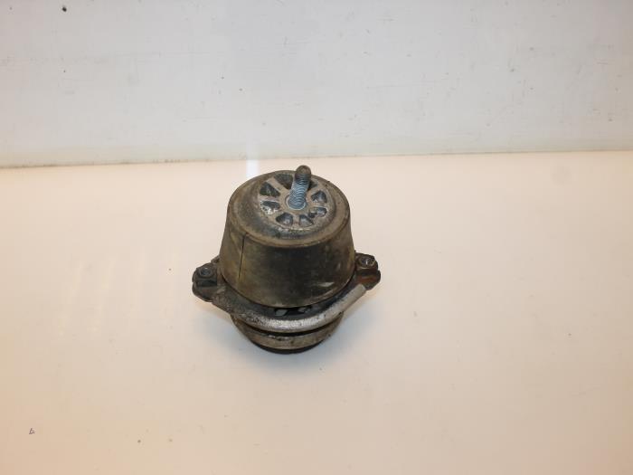 Used Engine mount Porsche Cayenne (9PA) 4.5 V8 32V Turbo Price € 35,00 Margin scheme offered by Van Gils Automotive