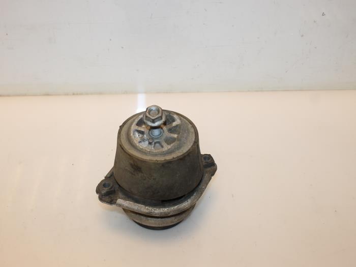 Used Engine mount Porsche Cayenne (9PA) 4.5 V8 32V Turbo Price € 35,00 Margin scheme offered by Van Gils Automotive