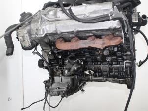 Motor van een Mercedes-Benz S (W220) 4.0 S-400 CDI V8 32V 2001
