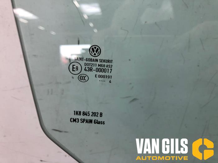 Ventanilla de puerta de 2 puertas derecha de un Volkswagen Scirocco (137/13AD) 2.0 TDI 16V 2014