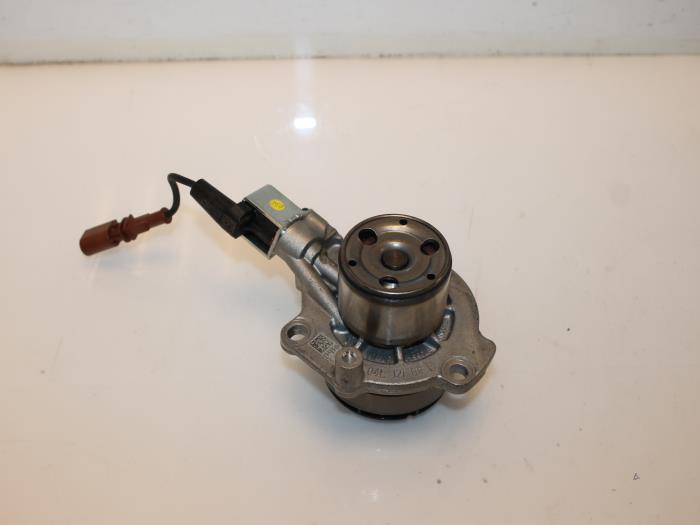 Begagnade Vattenpump Volkswagen Scirocco (137/13AD) 2.0 TDI 16V Pris € 60,50 Inklusive moms erbjuds av Van Gils Automotive
