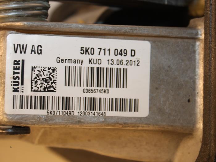 Dzwignia zmiany biegów z Volkswagen Scirocco (137/13AD) 2.0 TDI 16V 2014