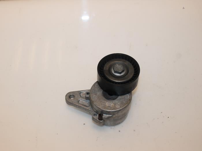 Usados Rodillo tensor correa múltiple Volkswagen Scirocco (137/13AD) 2.0 TDI 16V Precio € 36,30 IVA incluido ofrecido por Van Gils Automotive