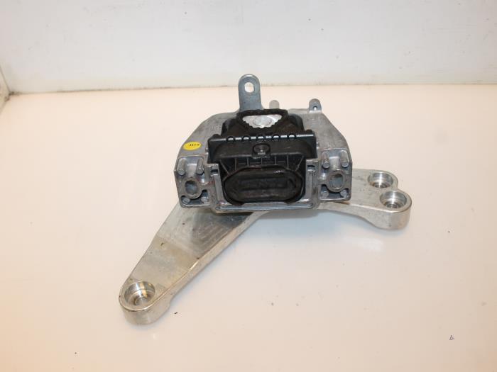 Used Engine mount Audi A3 Sportback (8VA/8VF) 1.4 TFSI 16V e-tron Price € 53,24 Inclusive VAT offered by Van Gils Automotive