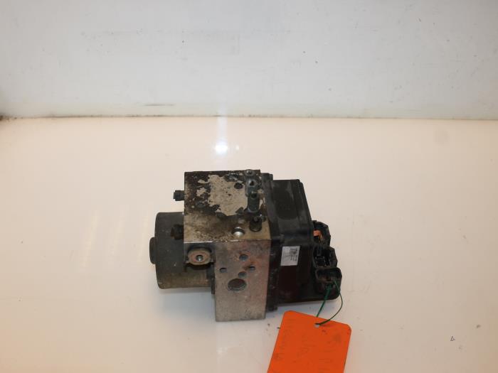 Begagnade ABS-pump Nissan X-Trail (T30) 2.2 Di 4x2 Pris € 25,00 Marginaltabell erbjuds av Van Gils Automotive