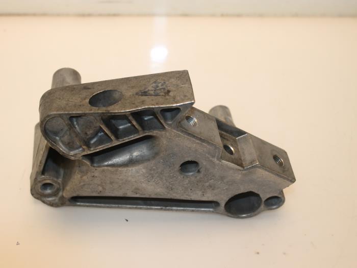 Used Engine mount Volkswagen Golf Sportsvan (AUVS) 2.0 TDI 150 16V Price € 36,30 Inclusive VAT offered by Van Gils Automotive