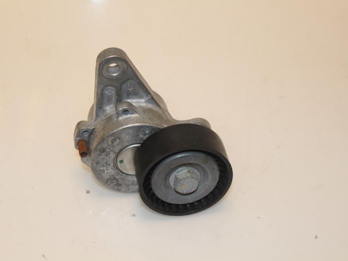 Usados Rodillo tensor correa múltiple Volkswagen Touran (5T1) 1.6 TDI SCR BlueMotion Technology Precio € 36,30 IVA incluido ofrecido por Van Gils Automotive