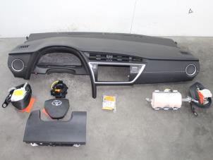 Used Airbag set + module Toyota Auris (E18) 1.8 16V Hybrid Price € 1.451,99 Inclusive VAT offered by Van Gils Automotive