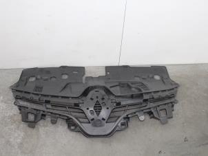 Used Front bumper, central component Renault Clio Price € 87,00 Margin scheme offered by Van Gils Automotive