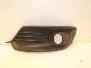 Used Front bumper, right-side component Renault Megane Price € 43,00 Margin scheme offered by Van Gils Automotive
