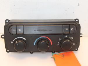 Usados Panel de control de calefacción Dodge Ram Van 2.5 CRD 16V Precio € 50,00 Norma de margen ofrecido por Van Gils Automotive