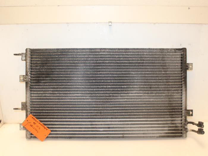 Usagé Radiateur clim Chrysler Sebring (JR) 2.7 V6 24V Prix € 35,00 Règlement à la marge proposé par Van Gils Automotive