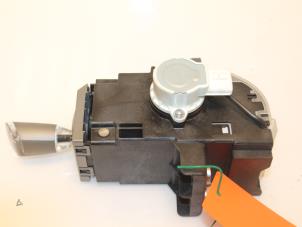 Used Automatic gear selector Toyota Prius (NHW20) 1.5 16V Price € 82,00 Margin scheme offered by Van Gils Automotive