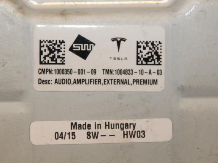 Radioverstärker van een Tesla Model S 85 Performance 2015