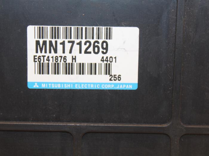 Ordinateur gestion moteur d'un Mitsubishi Grandis (NA) 2.4 16V MIVEC 2004