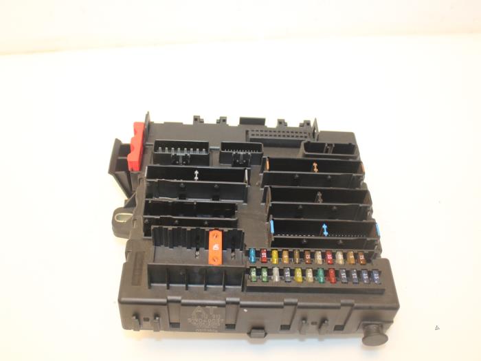Begagnade Säkringsbox Opel Signum (F48) 3.0 CDTI V6 24V Pris € 75,00 Marginaltabell erbjuds av Van Gils Automotive