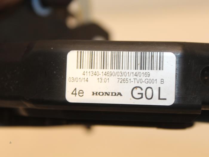 Mechanizm blokady drzwi lewych tylnych wersja 4-drzwiowa z Honda Civic Tourer (FK) 1.6 i-DTEC Advanced 16V 2014
