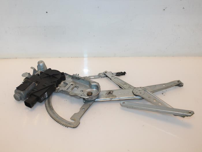 Window mechanism 2-door, front right from a Opel Corsa C (F08/68) 1.2 16V 2003