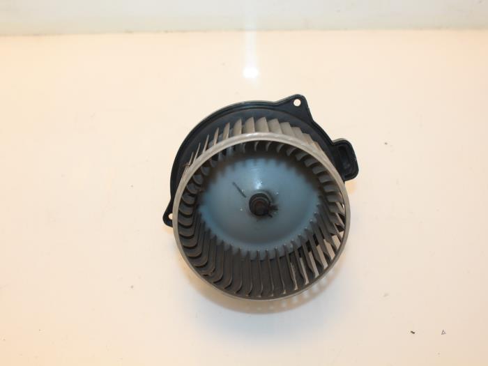 Heating and ventilation fan motor from a Suzuki Alto (RF410) 1.1 16V 2002