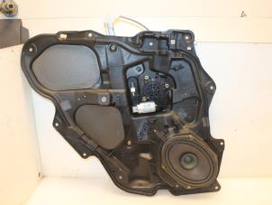 Używane Mechanizm szyby lewej tylnej wersja 4-drzwiowa Mazda 3 Sport (BK14) 1.6i 16V Cena € 50,00 Procedura marży oferowane przez Van Gils Automotive