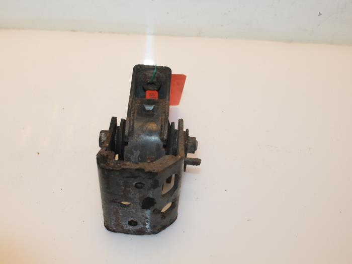 Engine mount from a Toyota RAV4 (A3) 2.2 D-CAT 16V 4x4 2007