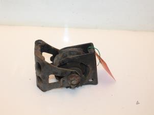 Engine mount from a Toyota RAV4 (A3) 2.2 D-CAT 16V 4x4 2007