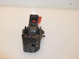 Engine mount from a Toyota RAV4 (A3) 2.2 D-CAT 16V 4x4 2007