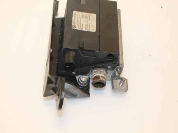 Radiator fluid heating module from a BMW 3 serie (E46/4) 320d 16V 2000