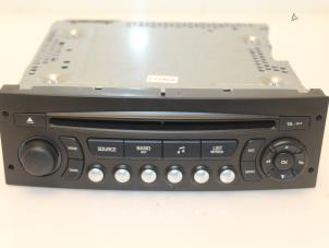 Używane Radioodtwarzacz CD Citroen C3 (SC) 1.6 HDi 92 Cena € 82,00 Procedura marży oferowane przez Van Gils Automotive