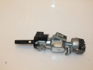 Used Ignition lock + key Ford Focus 2 Wagon 1.6 TDCi 16V 110 Price € 32,00 Margin scheme offered by Van Gils Automotive