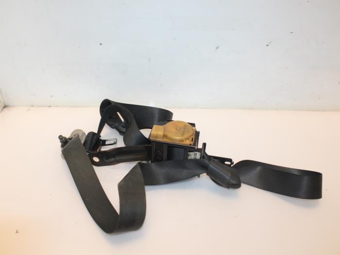 Front seatbelt, right from a Nissan Almera (N16) 1.5 16V 2002
