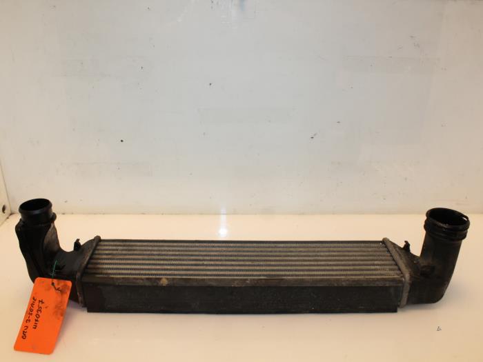 Usados Intercooler BMW 3 serie Touring (E46/3) 320d 16V Precio € 60,00 Norma de margen ofrecido por Van Gils Automotive