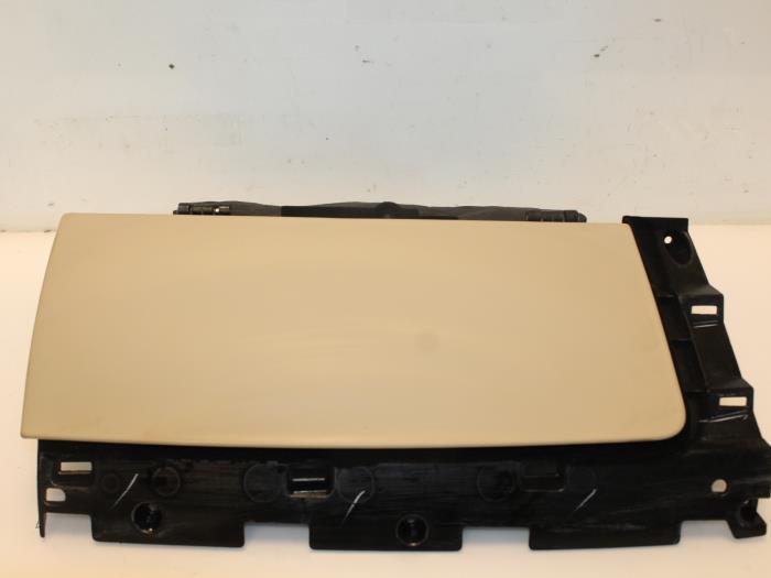 Begagnade Handskfack Tesla Model S 85 Performance Pris € 181,50 Inklusive moms erbjuds av Van Gils Automotive