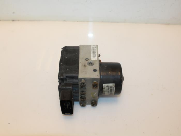 Used ABS pump Ford Focus 1 1.4 16V Price € 25,00 Margin scheme offered by Van Gils Automotive