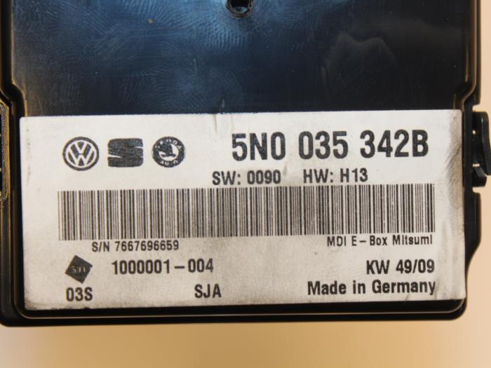 Jednostka multimedialna z Volkswagen Golf VI (5K1) 1.4 TSI 160 16V 2010