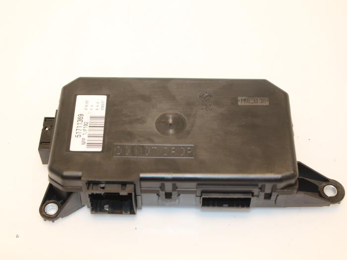 Używane Modul (rózne) Fiat Stilo (192A/B) 1.6 16V 3-Drs. Cena € 50,00 Procedura marży oferowane przez Van Gils Automotive