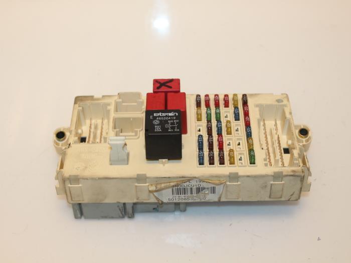 Fuse box Fiat Stilo 1.6 16V 3Drs. 46750594