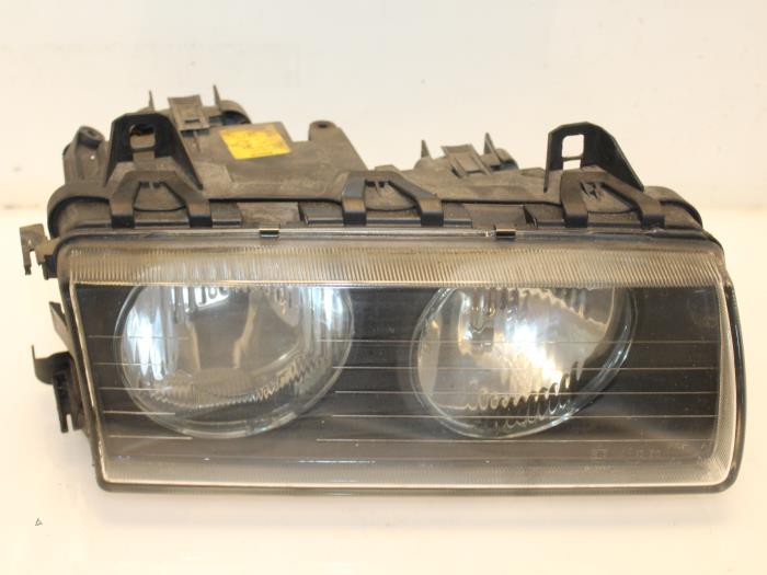 Reflektor prawy z BMW 3 serie Touring (E36/3) 318i 1997