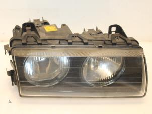 Używane Reflektor prawy BMW 3 serie Touring (E36/3) 318i Cena € 65,00 Procedura marży oferowane przez Van Gils Automotive
