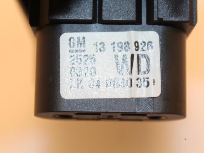 Light switch from a Opel Astra H SW (L35) 1.9 CDTi 100 2005