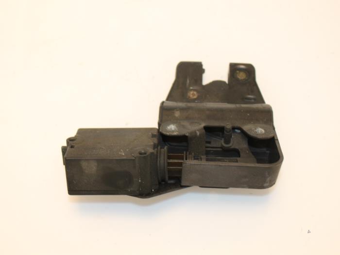 Tailgate lock mechanism from a BMW X6 (E71/72) xDrive35d 3.0 24V 2009