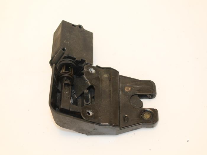 Tailgate lock mechanism from a BMW X6 (E71/72) xDrive35d 3.0 24V 2009