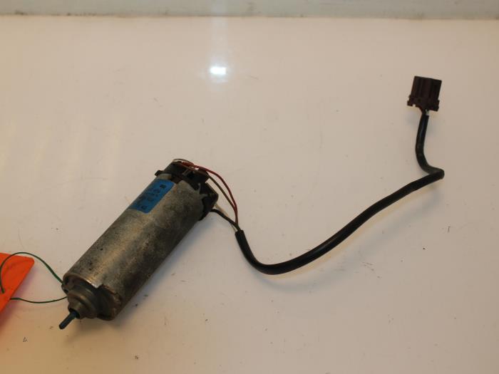 Gebrauchte Sitzmotor Mercedes S (W220) 5.8 S-600L V12 36V Preis € 32,00 Margenregelung angeboten von Van Gils Automotive