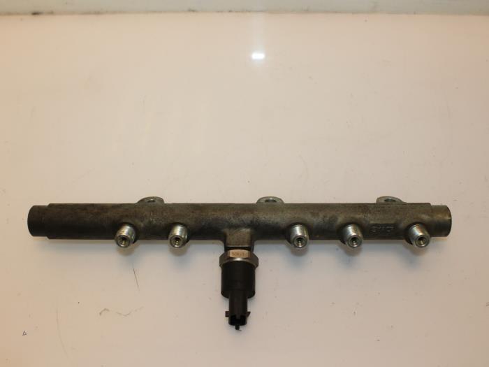 Gebrauchte Einspritzdüse (Einspritzer) Fiat Stilo (192A/B) 1.9 JTD 115 5-Drs. Preis € 50,00 Margenregelung angeboten von Van Gils Automotive