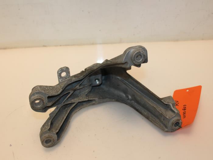 Usagé Support moteur Audi A4 (B8) 2.0 TDI 16V Prix € 39,93 Prix TTC proposé par Van Gils Automotive