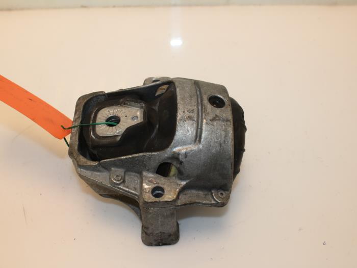 Usagé Support moteur Audi A4 (B8) 2.0 TDI 16V Prix € 39,93 Prix TTC proposé par Van Gils Automotive